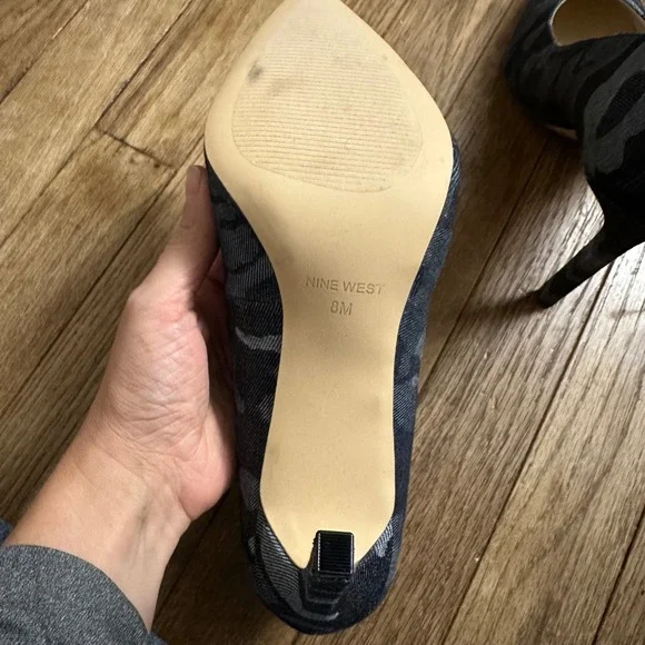 Nine West Pointed Toe Heels Gray Blue Camo Fabric Pumps Women's Size 8 - Picture 8 of 11